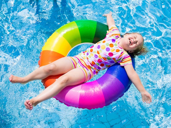 Fine della scuola, tutti in piscina!