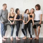 Persone sorridenti in palestra